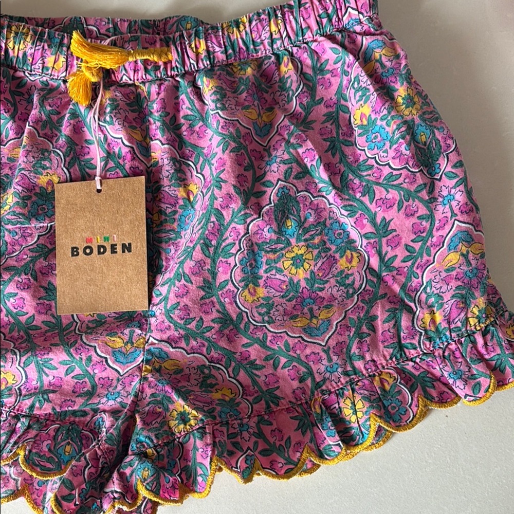 ♥️… Boden Pink Floral Ruffle Shorts